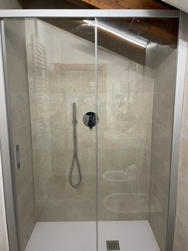 Shower 2, Cascina Boschetti, Cuneo