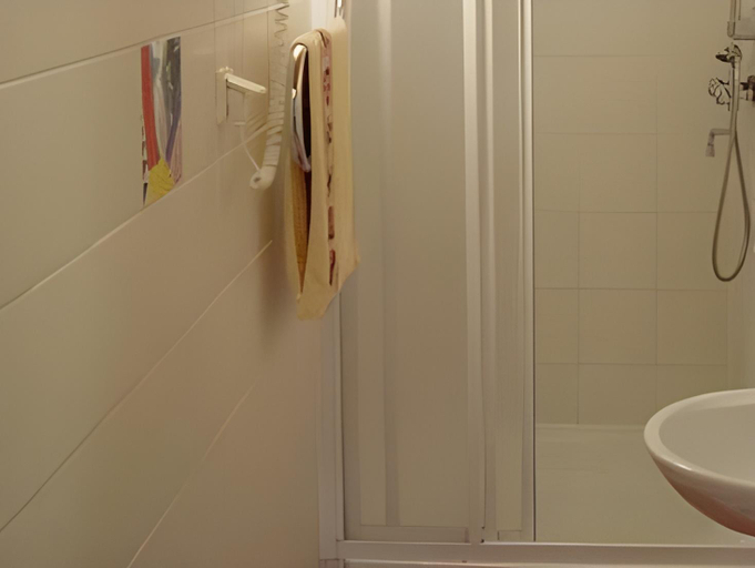Bathroom 2, Express Guest House, Klaipėdos