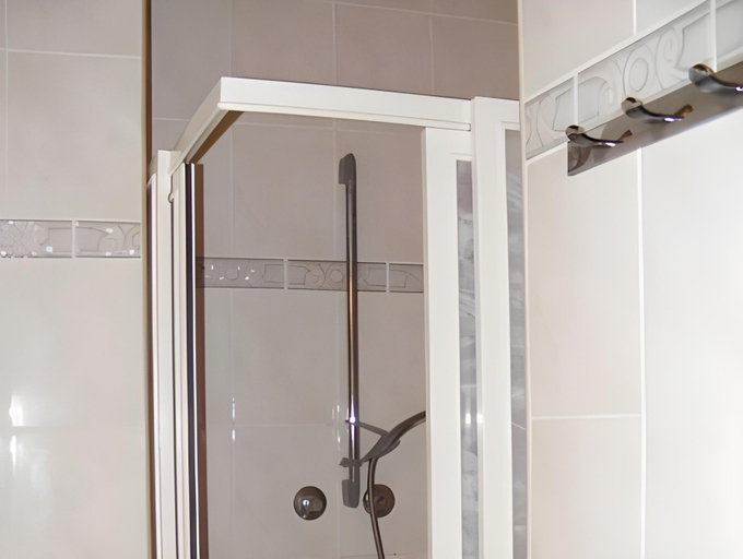 Bathroom 3, Hotel Gabriella, Tapolca
