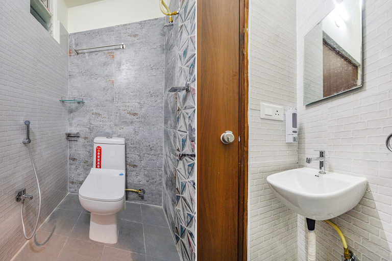Bathroom, Fabhotel Maski Suites, Hyderabad