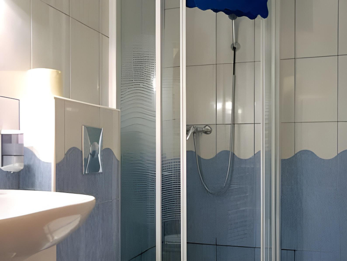 Bathroom 4, Aphrodite Hotel, Dunakeszi