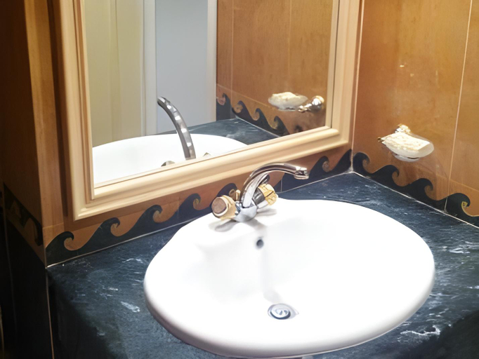 Bathroom 4, Excel Hotel, Bouficha