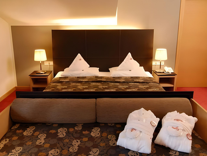 Bedroom 3, Biancaneve Family Hotel, Bolzano