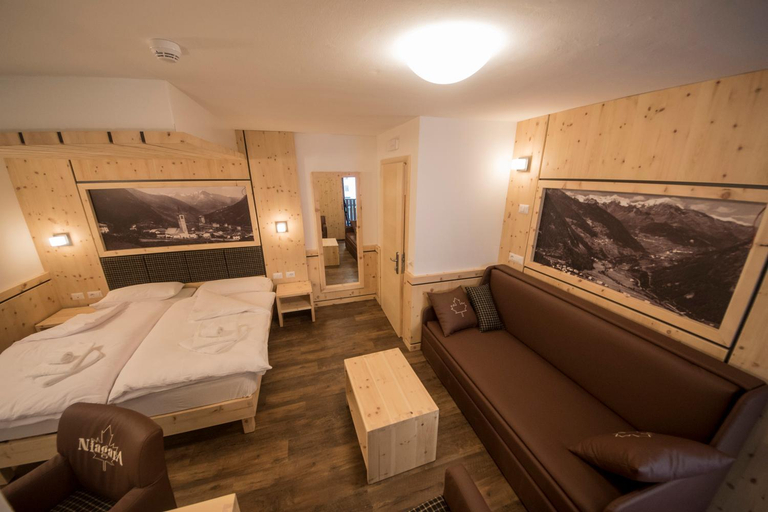 Bedroom 2, Hotel Niagara, Trento