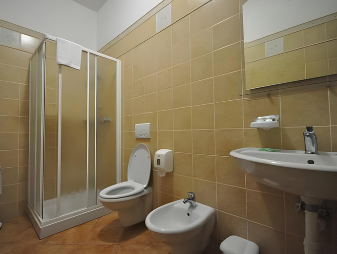 Bathroom 4, Impero Hotel Beauty & Spa - Bike Hotel, Varese