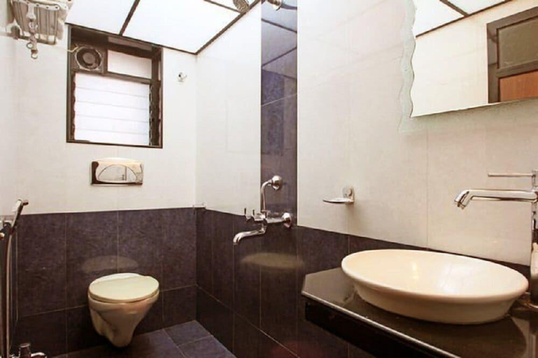 Bathroom 5, Hotel Solitaire , Thane