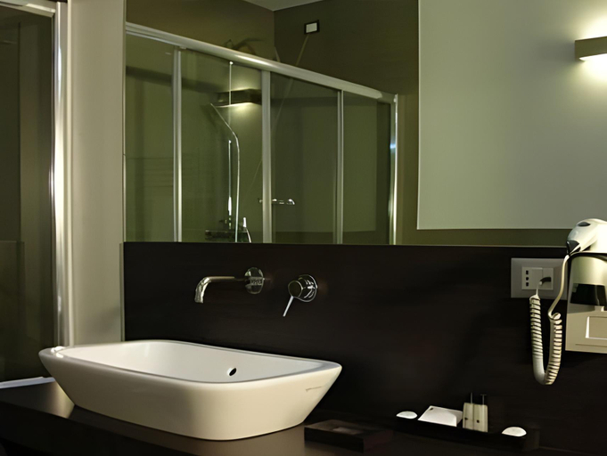 Bathroom 4, Ex-L, Pordenone