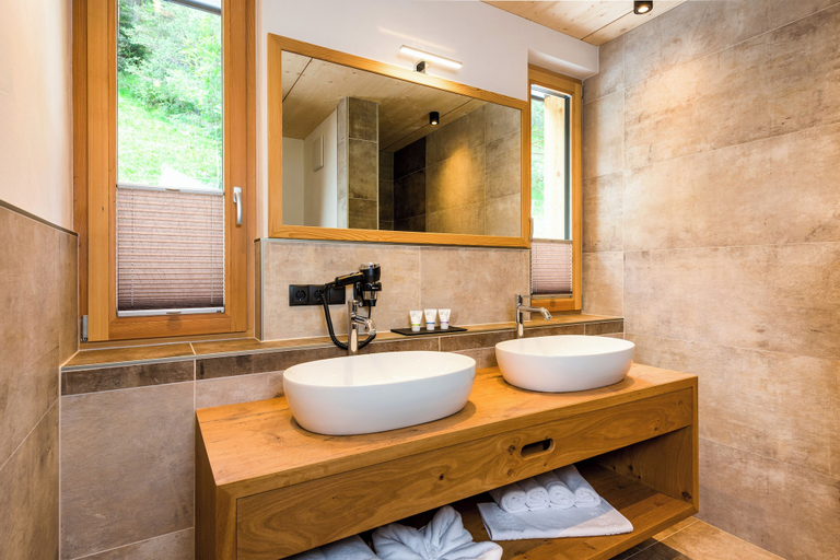 Bathroom 3, Erholungswelt Lechrefugium, Reutte