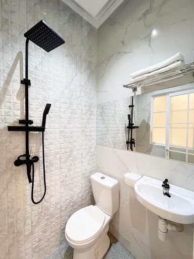 Bathroom 5, Rafithahotel, Bantul