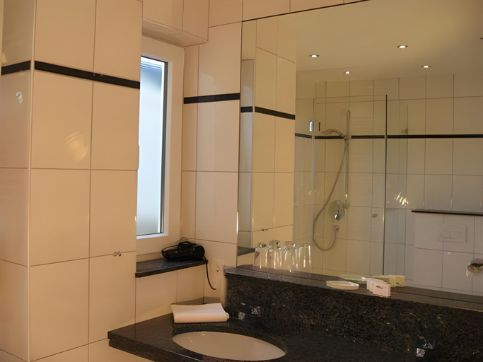 Bathroom 2, Baudobriga Rheinhotel, Rhein-Hunsrück-Kreis
