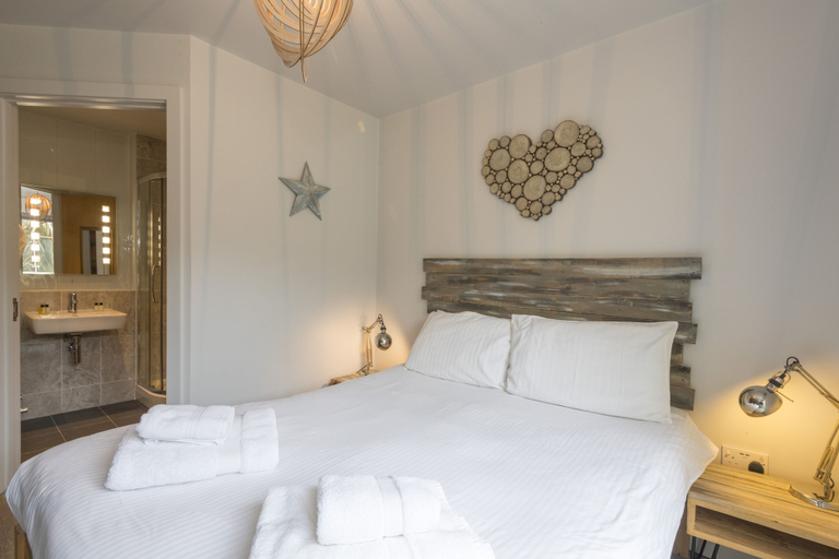 Bedroom 3, The Beach House & Porth Sands Apartments, Cornwall
