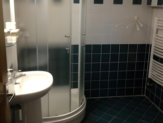 Bathroom 2, Pas Stefa, Telšių