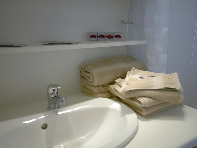 Bathroom 3, Belcasa Suitehotel, West-Vlaanderen