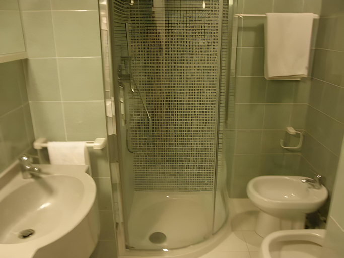 Bathroom 3, Hotel Imperiale, Rimini