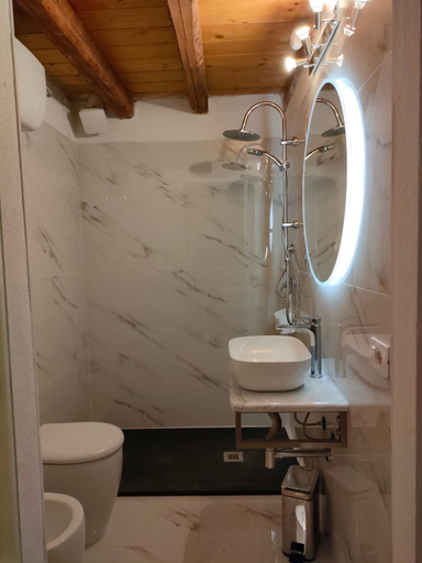 Bathroom 3, Sant Efisio Host, Cagliari