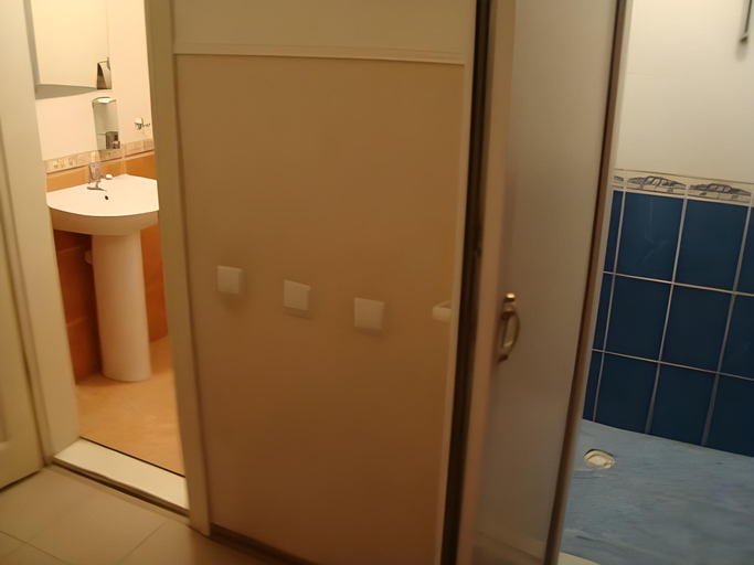 Bathroom, Hotel Europa, Drohobyts'ka