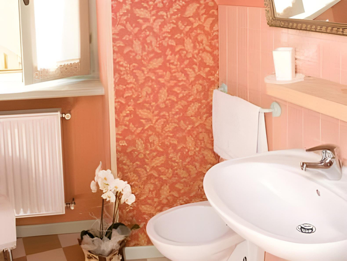 Bathroom 4, Villa Monica, Trento