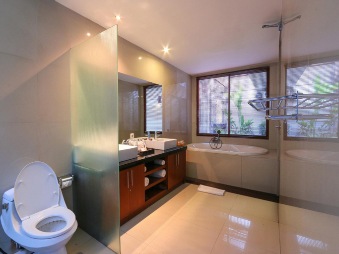 Bathroom 11