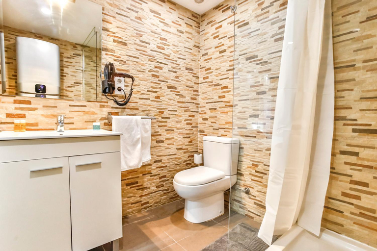Bathroom 4, LM Rooms BCN, Barcelona