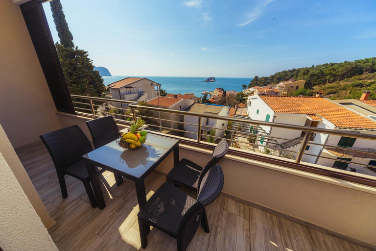 Others 4, Apartments Monte Re