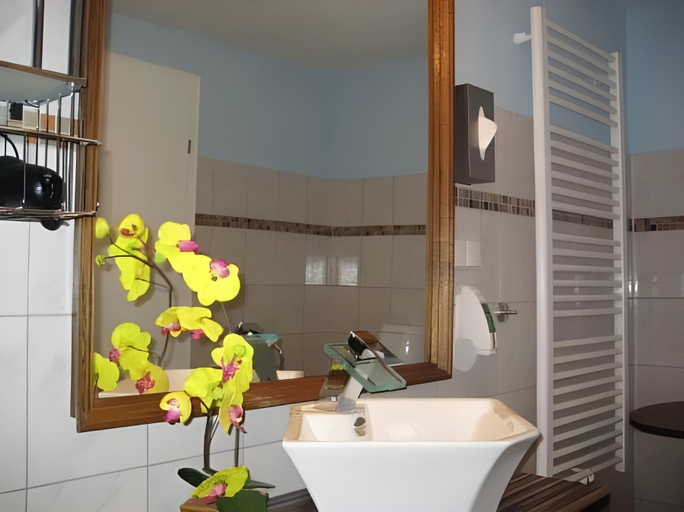 Bathroom 4, Hotel Restaurant LR6, Werra-Meißner-Kreis