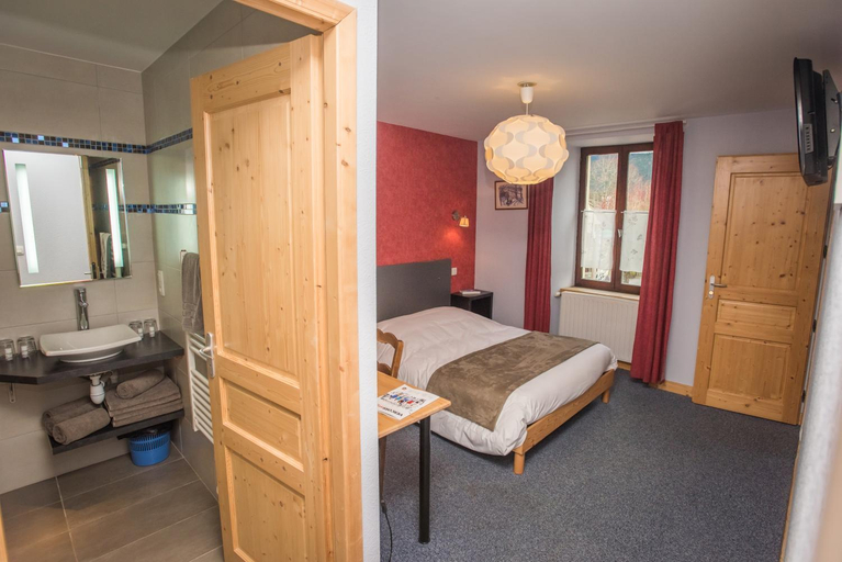 Others 2, Auberge le Sabot de Venus, Isère