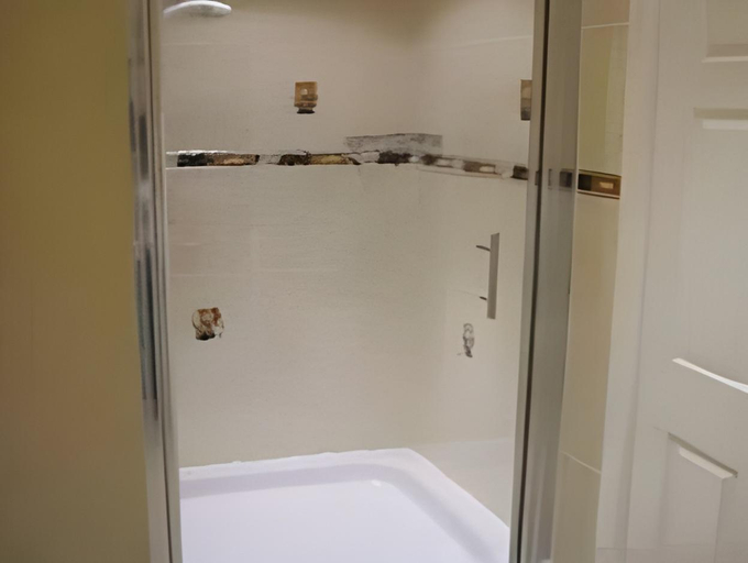 Bathroom 4, The Crown Hotel, Lancashire