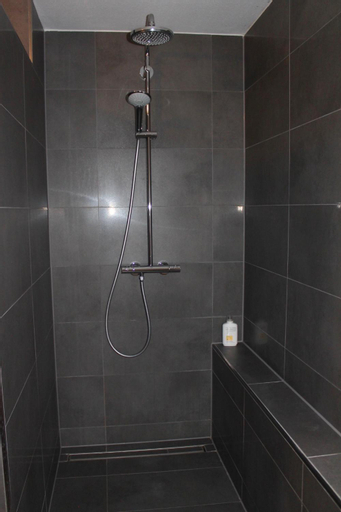 Bathroom 9