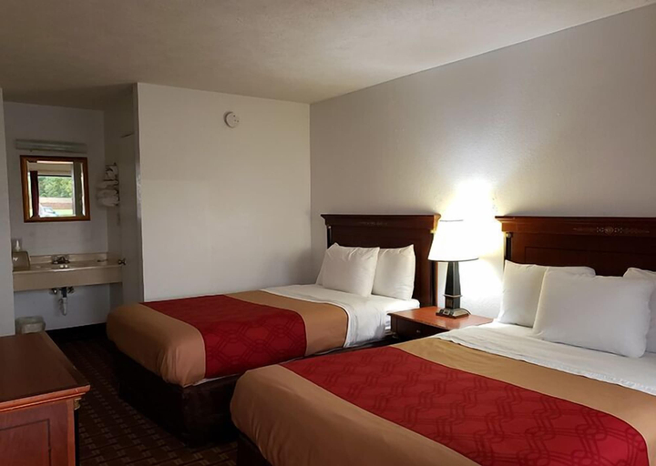 Bedroom 4, Carbondale Value Inn & Suites, Jackson