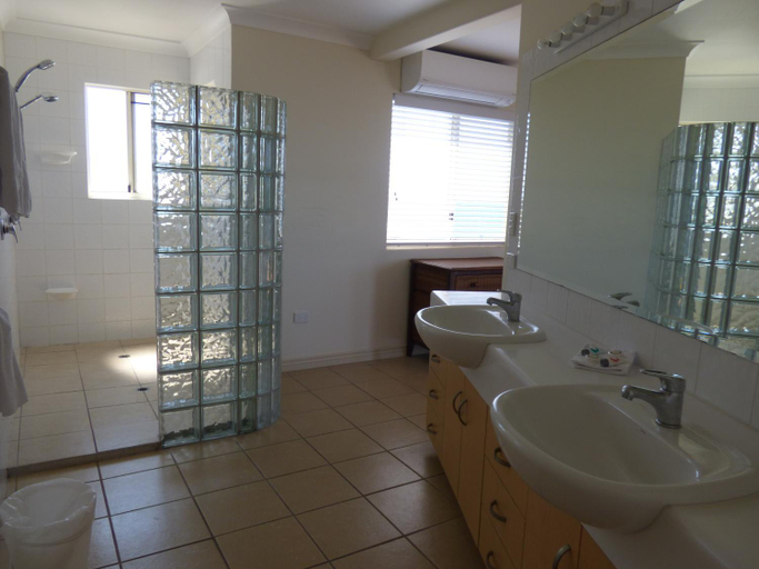 Bathroom 4, Villa Mar Colina, Livingstone - Pt B