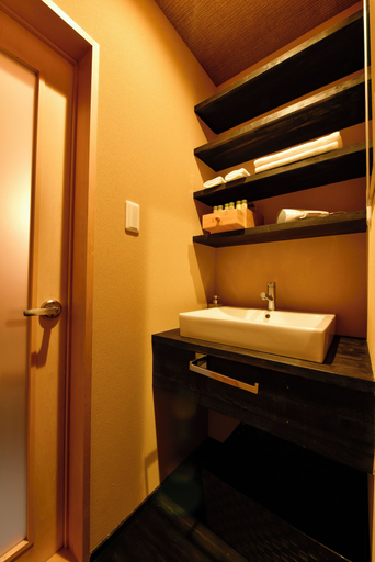 Bathroom, Miro Hachijo Genmachi BeTei, Kyoto