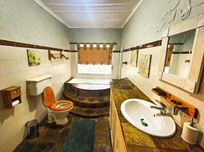 Bathroom 3, Just Tiffany Guesthouse, Dr Kenneth Kaunda