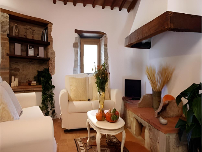 Public Area, Borgo Livernano, Siena