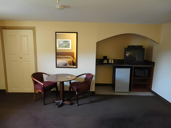 Bedroom 2, Budget Inn Columbus, Franklin