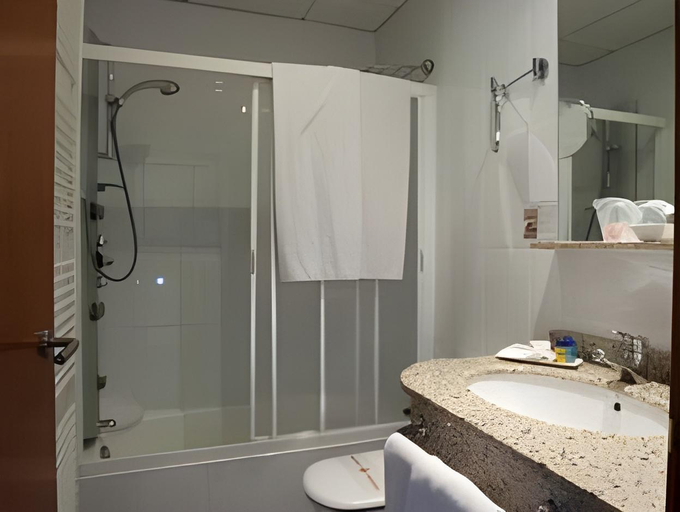 Bathroom 4, Los Geranios, Baleares