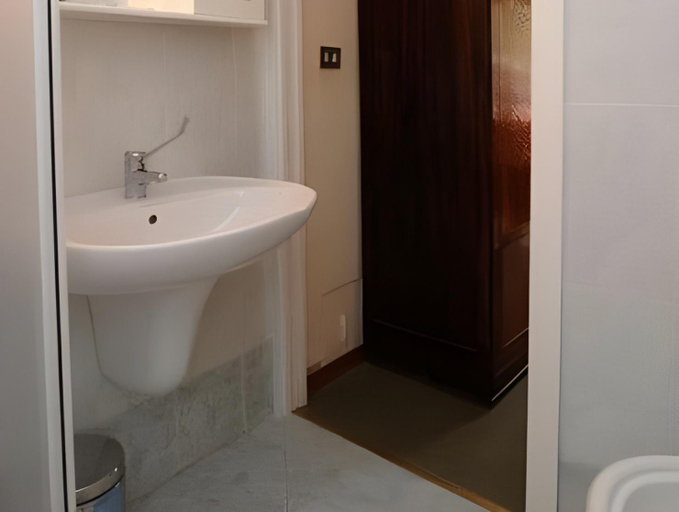 Bathroom 4, Albergo Garni Orchidea, Trento