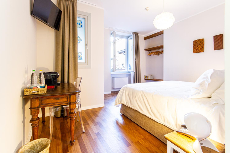 Others 5, Albergo del Duca, Como