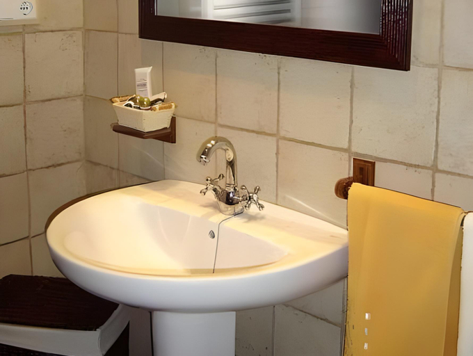 Bathroom 2, Masia Del Cura, Teruel