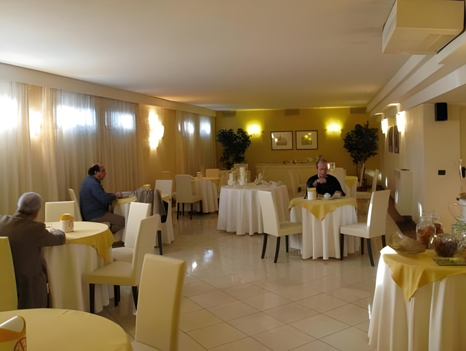 Food & Drinks 5, Hotel Globo, Modena