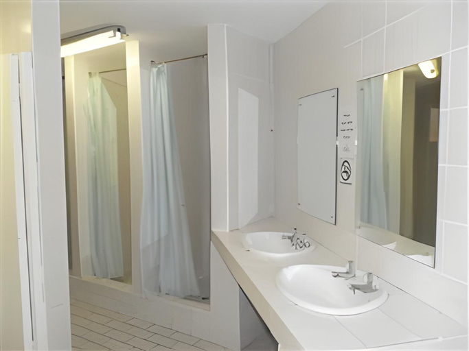 Bathroom 3, Ballito Backpackers, iLembe