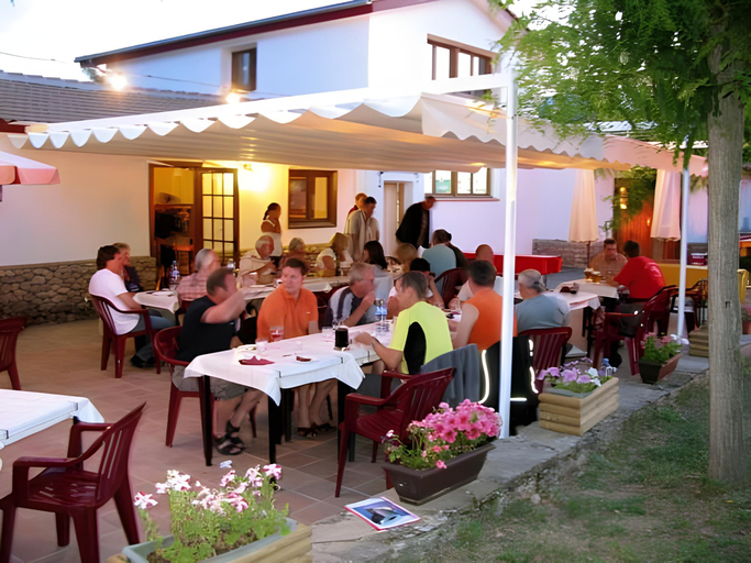 Food & Drinks 2, Bungalowpark Isabena, Huesca