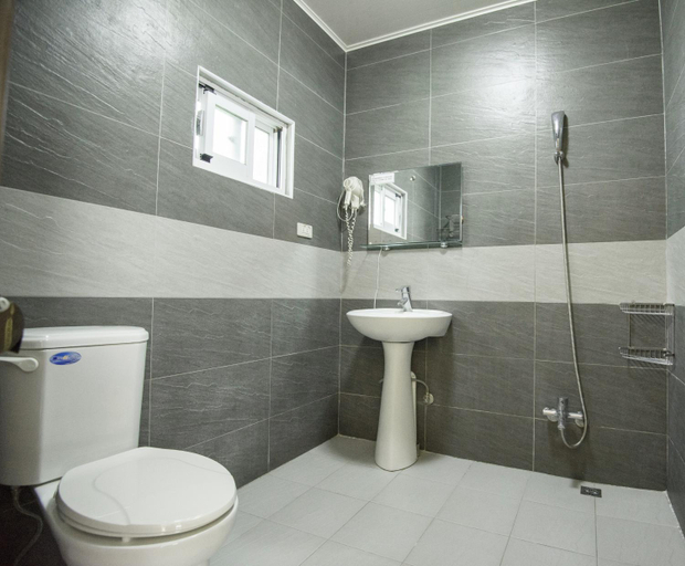 Bathroom, Deer Crossing B&B, Taitung