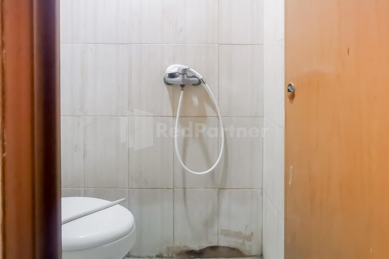 Bathroom, Hotel O Tangki Residence 2, West Jakarta
