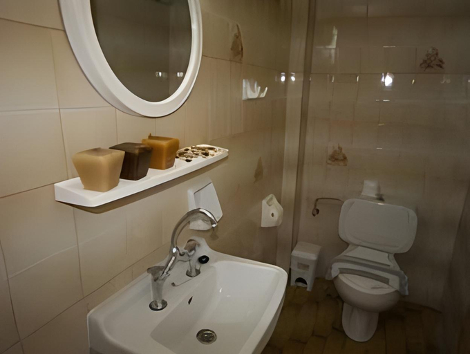 Bathroom 2, Nikos Hotel, Faistos