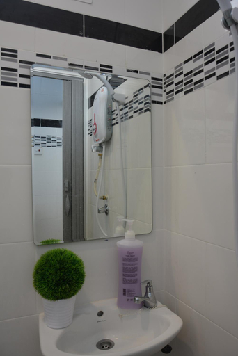 Bathroom 4, The Baiti, Maran