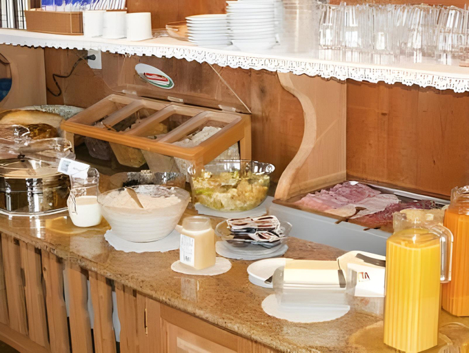 Food & Drinks 5, Hotel Slalom, Raron
