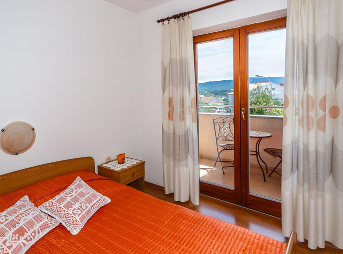 Bedroom 1, Comfortable and Sunny Krk Apartment, Krk