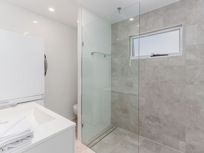 Bathroom 3, Relax on Marine Parade 2 BDR Apartment, Tweed Heads