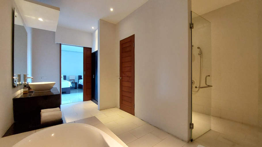 Bathroom 14