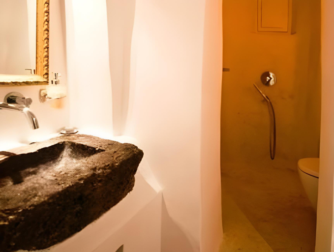 Bathroom 2, Zoe Aegeas, South Aegean